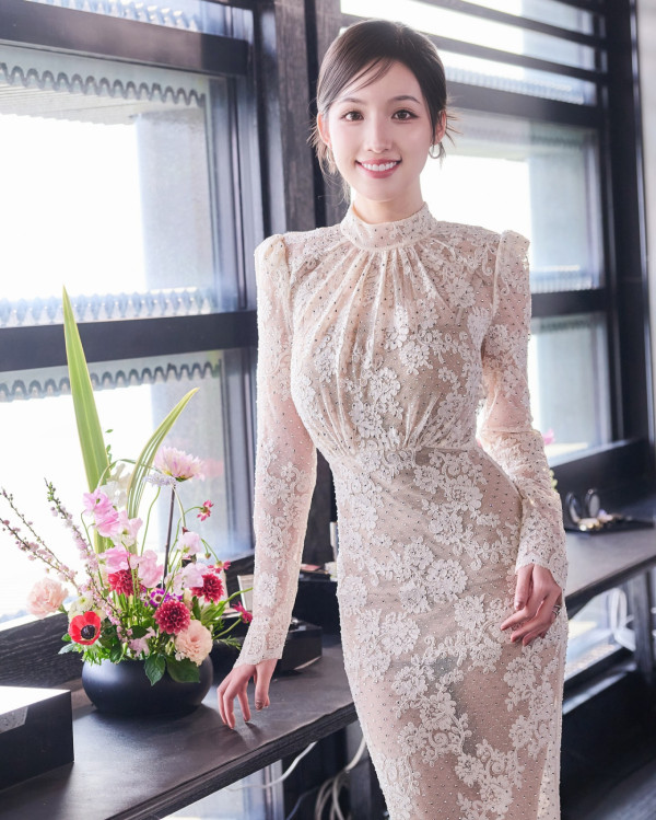 女神海兒剪瀏海新髮型曝光極減齡 氣質大轉變獲激讚:勁似大學生