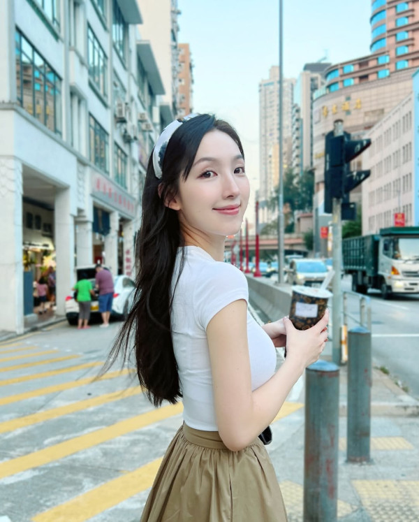 女神海兒剪瀏海新髮型曝光極減齡 氣質大轉變獲激讚：勁似大學生