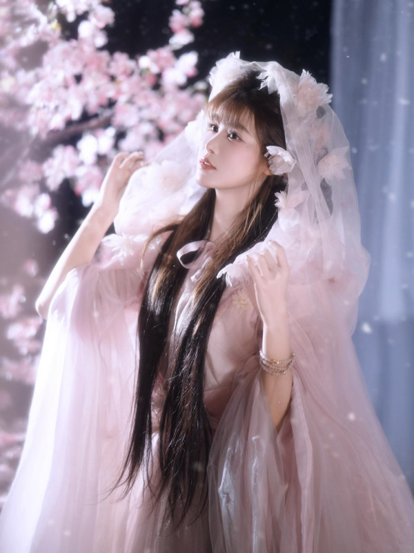 古佩玲近照驚見容貌又進化唔似素素 「塑膠感」間尺鼻嚇窒網民:就嚟唞唔到氣!