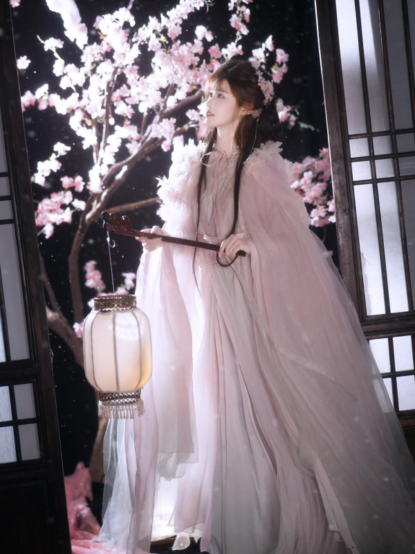 古佩玲近照驚見容貌又進化唔似素素 「塑膠感」間尺鼻嚇窒網民:就嚟唞唔到氣!