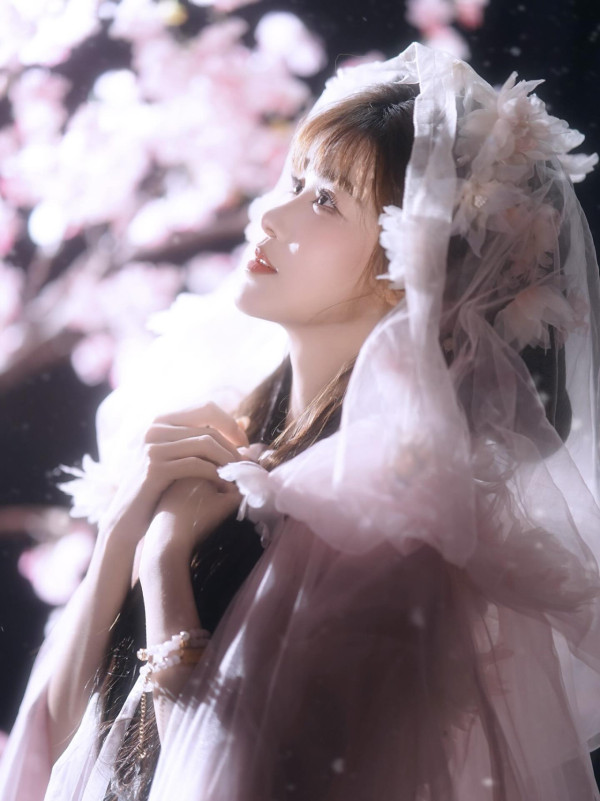 古佩玲近照驚見容貌又進化唔似素素 「塑膠感」間尺鼻嚇窒網民:就嚟唞唔到氣!