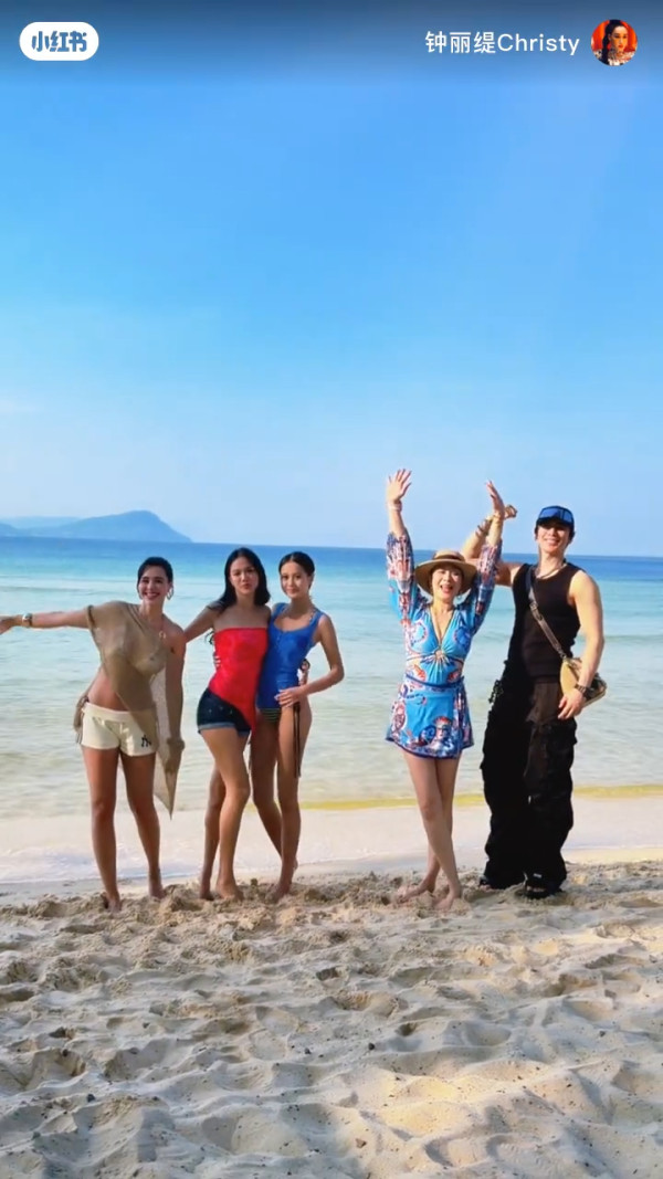 鍾麗緹一門四美母女激罕性感大解放！細女身材比例完美逆襲靚過兩位家姐