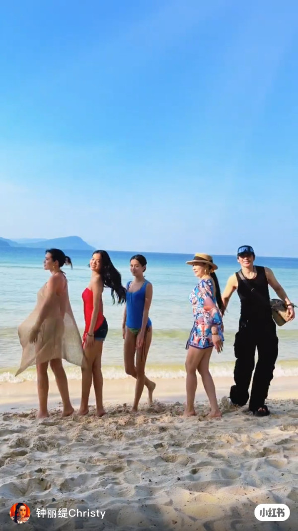 鍾麗緹一門四美母女激罕性感大解放！細女身材比例完美逆襲靚過兩位家姐