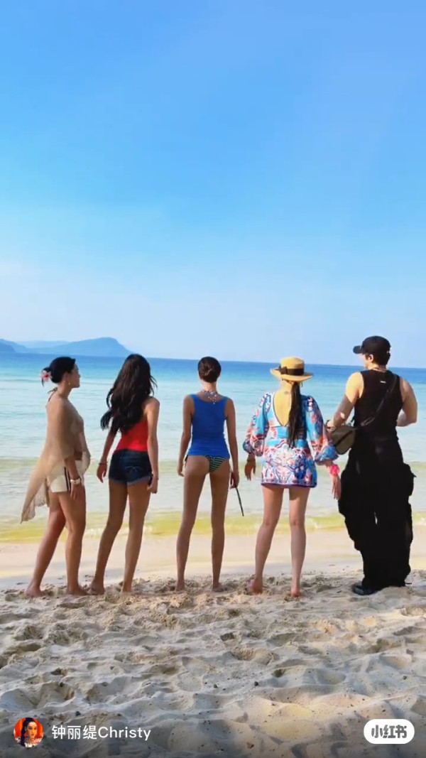 鍾麗緹一門四美母女激罕性感大解放！細女身材比例完美逆襲靚過兩位家姐