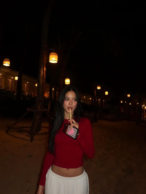 鍾麗緹一門四美母女激罕性感大解放！細女身材比例完美逆襲靚過兩位家姐