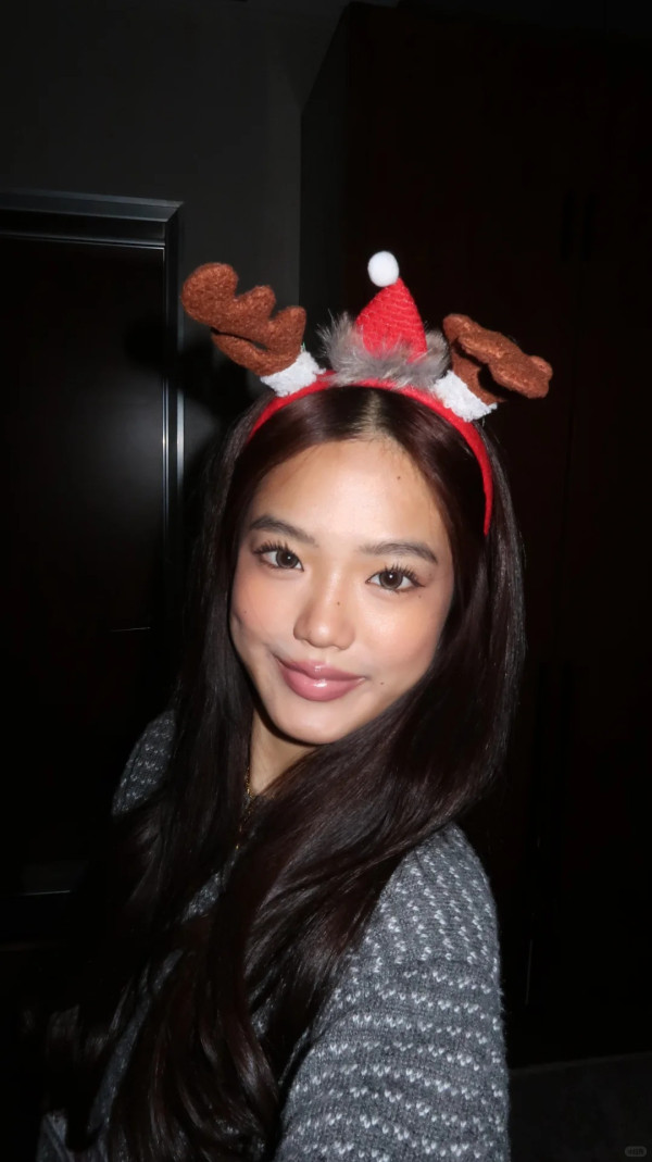 鍾麗緹一門四美母女激罕性感大解放！細女身材比例完美逆襲靚過兩位家姐