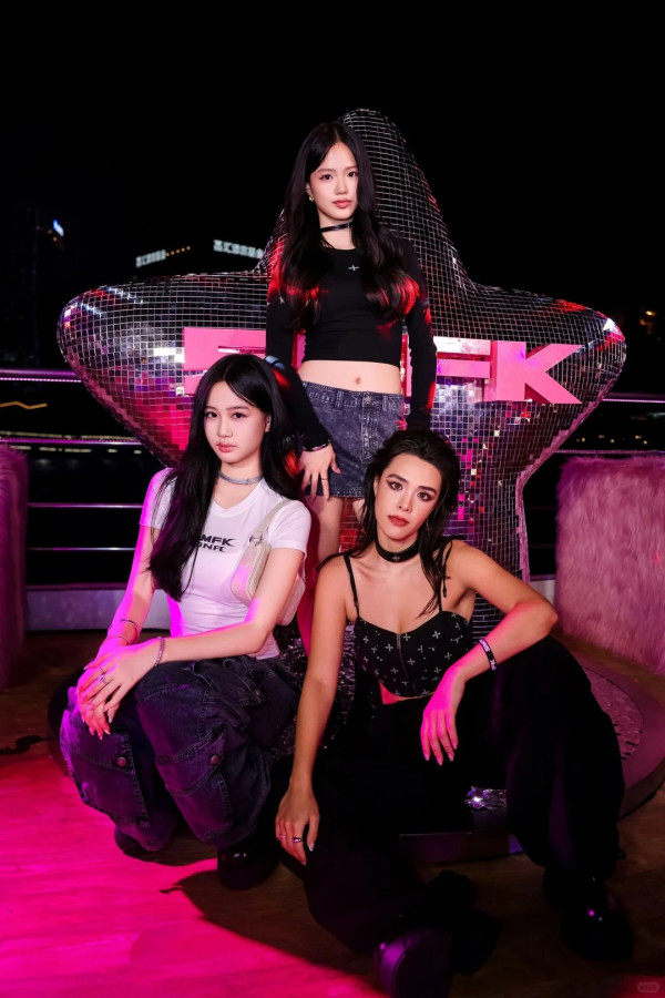 鍾麗緹細女浴室自拍瘋傳影到家姐如廁 刪相後急發文：不要再傳播相關圖片