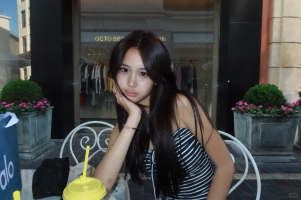 鍾麗緹一門四美母女激罕性感大解放！細女身材比例完美逆襲靚過兩位家姐