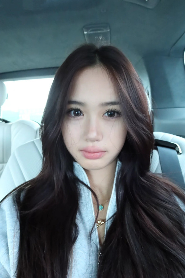 鍾麗緹一門四美母女激罕性感大解放！細女身材比例完美逆襲靚過兩位家姐