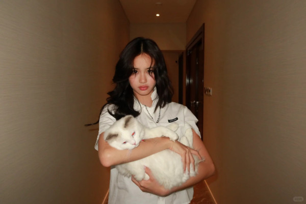 鍾麗緹一門四美母女激罕性感大解放！細女身材比例完美逆襲靚過兩位家姐