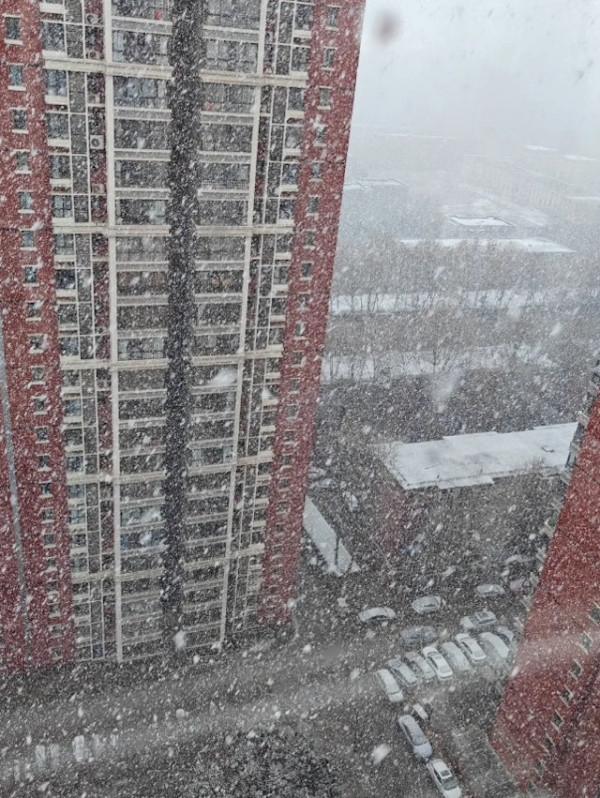 「一日過四季」西安氣溫暴跌20度突暴雪 (圖:錦觀新聞) 「一日過四季」西安氣溫暴跌20度突暴雪 (圖:錦觀新聞)