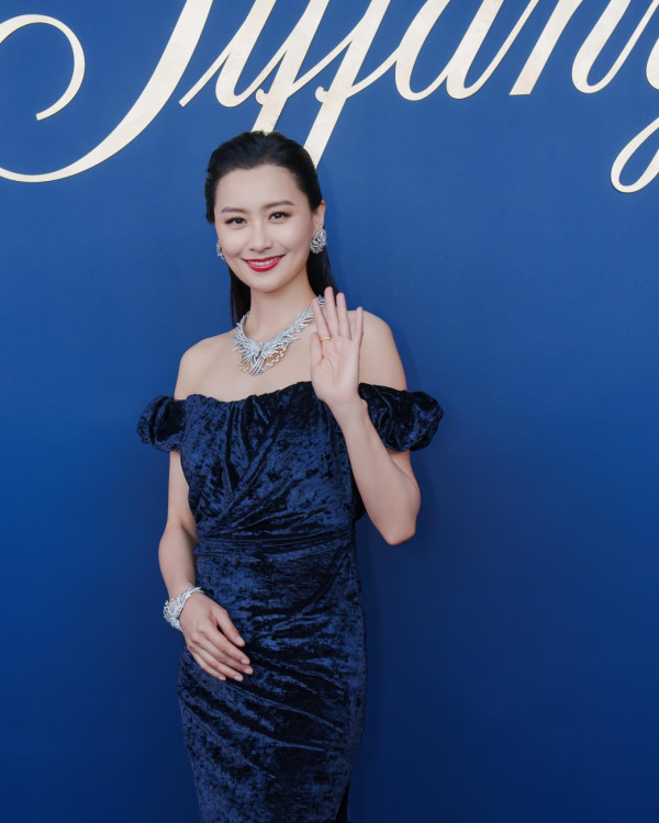 前TVB最索花旦素顏樣現顯老痕跡！與20年前對比驚人：自然優雅地老去