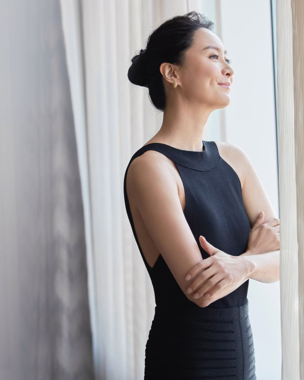 前TVB最索花旦素顏樣現顯老痕跡！與20年前對比驚人：自然優雅地老去