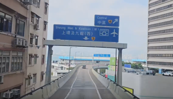 港島驚現都市過山車！開篷巴士狂衝西環「奪命斜」 網民嚇到腳軟：腳趾抓實地