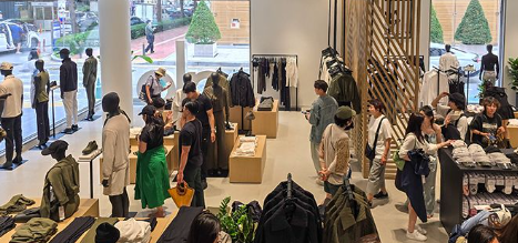 (圖: hanchao.com) 首爾打卡地標!Alo獨棟旗艦店登陸江南 Jisoo聯名粉紅波鞋超搶手 落機第一站掃貨