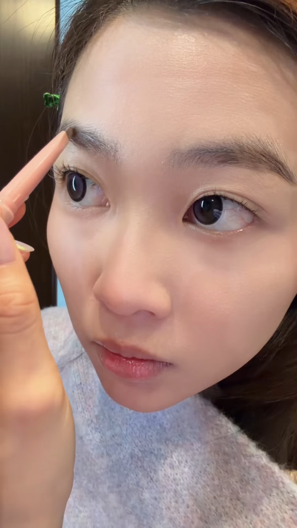 郭柏妍教化妝揭最真實素顏驚為天人！網民竟踩畫蛇添足：拜託以後唔好化