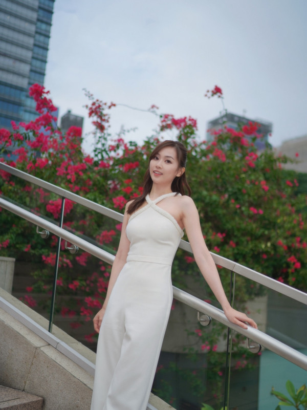 郭柏妍教化妝揭最真實素顏驚為天人！網民竟踩畫蛇添足：拜託以後唔好化