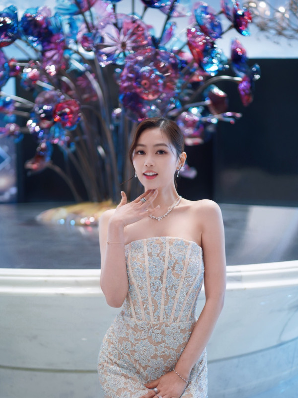 郭柏妍教化妝揭最真實素顏驚為天人！網民竟踩畫蛇添足：拜託以後唔好化