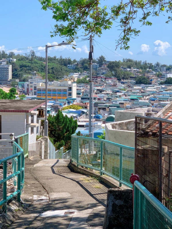 長洲獲封港版「小釜山」!絕美彩色海景秘境曝光 遊客排長龍朝聖附路線教學