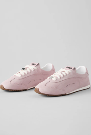 (圖: aloyoga) 首爾打卡地標!Alo獨棟旗艦店登陸江南 Jisoo聯名粉紅波鞋超搶手 落機第一站掃貨