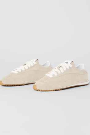 (圖: aloyoga) 首爾打卡地標!Alo獨棟旗艦店登陸江南 Jisoo聯名粉紅波鞋超搶手 落機第一站掃貨