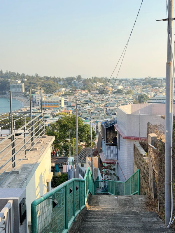 長洲獲封港版「小釜山」！絕美彩色海景秘境曝光 遊客排長龍朝聖附路線教學