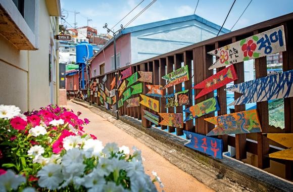 長洲獲封港版「小釜山」！絕美彩色海景秘境曝光 遊客排長龍朝聖附路線教學