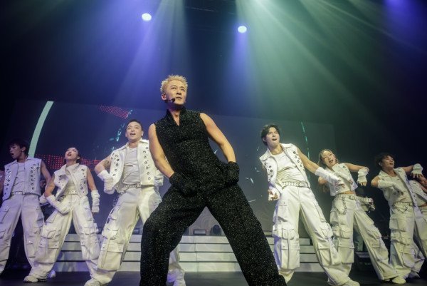 姜濤林峯罕有世紀同框合照惹熱議!26歲 vs 46歲兩代偶像男神空降晚宴合體