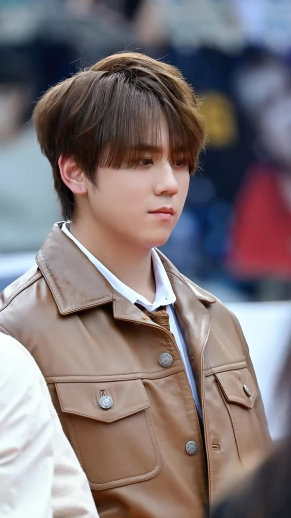 姜濤林峯罕有世紀同框合照惹熱議!26歲 vs 46歲兩代偶像男神空降晚宴合體