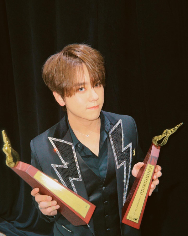 姜濤林峯罕有世紀同框合照惹熱議!26歲 vs 46歲兩代偶像男神空降晚宴合體