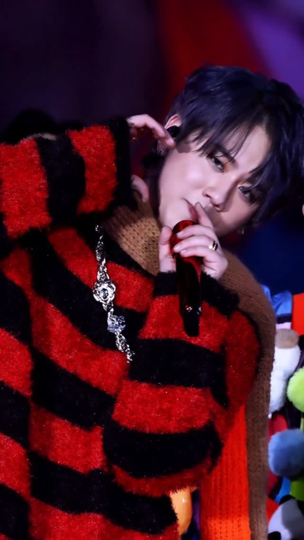 姜濤林峯罕有世紀同框合照惹熱議!26歲 vs 46歲兩代偶像男神空降晚宴合體