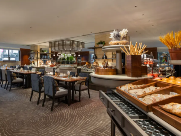 中環文華東方酒店自助餐買一送一 輸入優惠碼額外再減$175！任食蟹腳/龍蝦/鮑魚/羊腩/文華芝士蛋糕/自家製雪糕