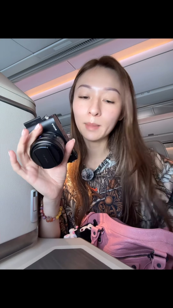 失寵港姐冠軍晒Hermès手袋豪遊歐洲！緋聞纏身生活富貴坐商務艙極享受