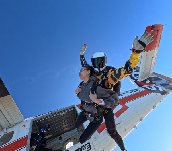 失寵港姐冠軍晒Hermès手袋豪遊歐洲！緋聞纏身生活富貴坐商務艙極享受
