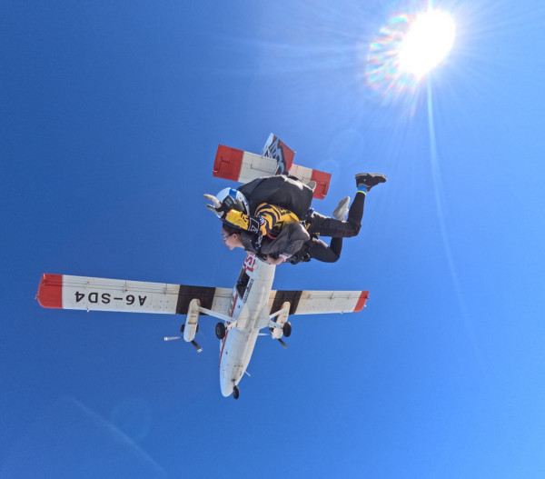 失寵港姐冠軍晒Hermès手袋豪遊歐洲！緋聞纏身生活富貴坐商務艙極享受