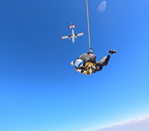 失寵港姐冠軍晒Hermès手袋豪遊歐洲！緋聞纏身生活富貴坐商務艙極享受