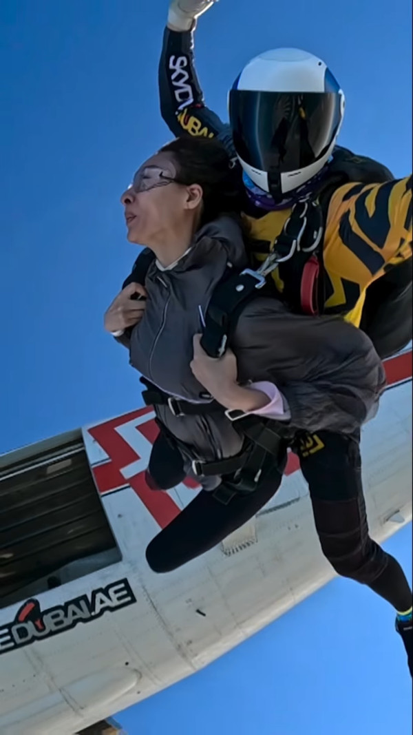 失寵港姐冠軍晒Hermès手袋豪遊歐洲！緋聞纏身生活富貴坐商務艙極享受