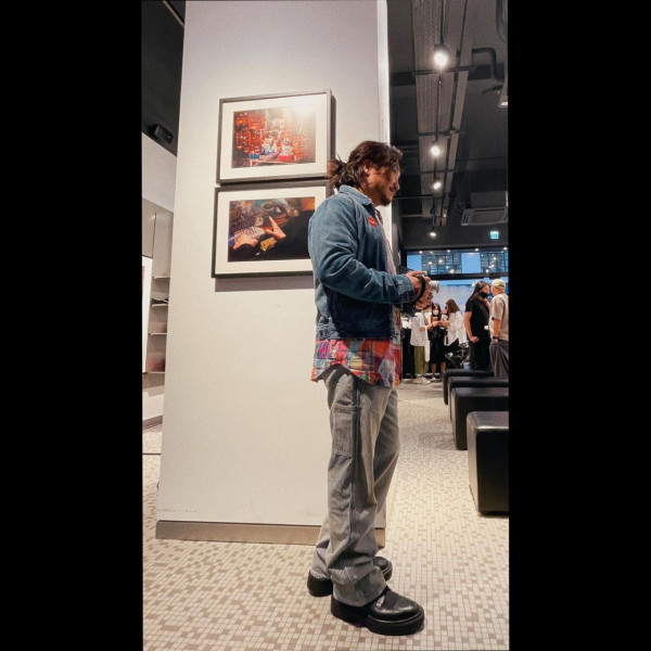 離婚男藝人神隱多時罕有現身開工飯！大合照出賣蹤影疑似全面復出惹揣測...