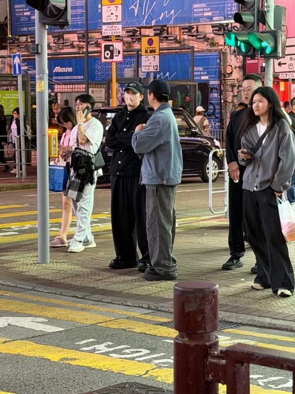 王嘉爾Jackson貼地行旺角食冷麵行潮流特區 粉絲求合照舉動揭私下最真實人品