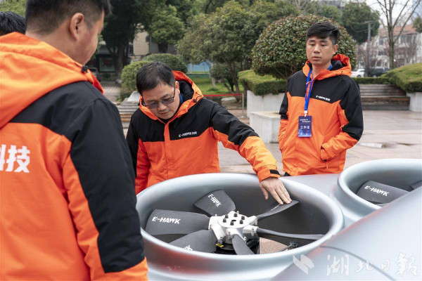 真．飛碟現身？中國「空中的士」新春亮相　3 秒垂直起飛兼飛行 20 分鐘！