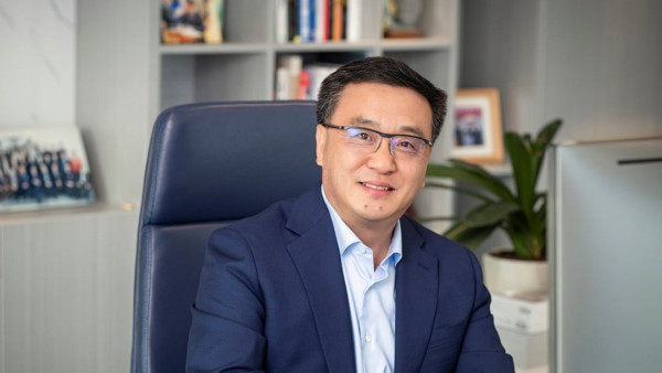  未來10年1週僅需工作2日？ 專家：因 AI 將放大人類智商 網民：有1重要前提條件