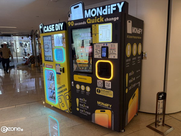 手殘黨救星！實測AI全自動手機貼膜機｜2分鐘完成清潔+換Mon貼