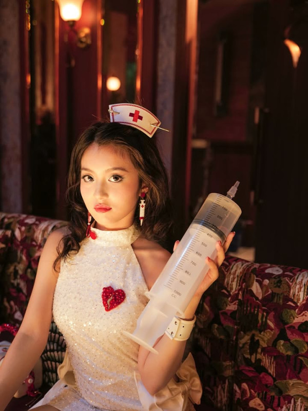 夜王｜「BB」林熙彤制服誘惑極搶鏡！僅22歲演出經驗豐富獲封新一代小花