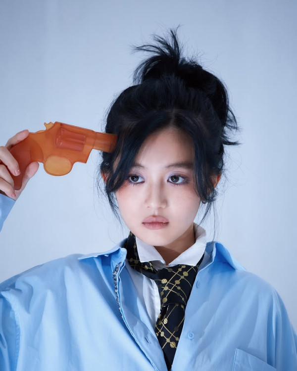 夜王｜「BB」林熙彤制服誘惑極搶鏡！僅22歲演出經驗豐富獲封新一代小花