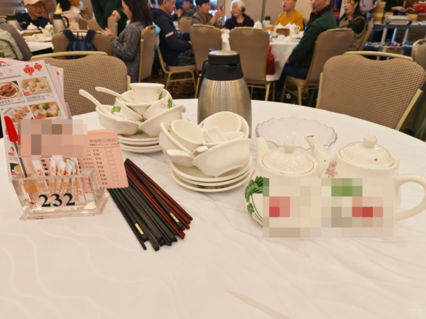 內地客香港過新年抱怨飲茶無服務 稱1原因受冷待：位都不給你擺好 