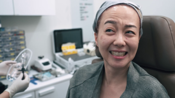 韓國水光針|何依婷直擊史上最痛醫美!手打麗珠蘭黑盒被指痛過生仔