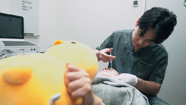 韓國水光針|何依婷直擊史上最痛醫美!手打麗珠蘭黑盒被指痛過生仔