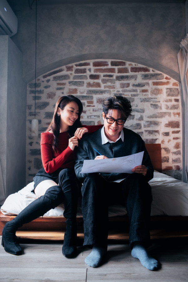 羅啟豪新歌《月球上的藍玫瑰》MV上架！邀張紋嘉做女主角兼辦畫畫比賽