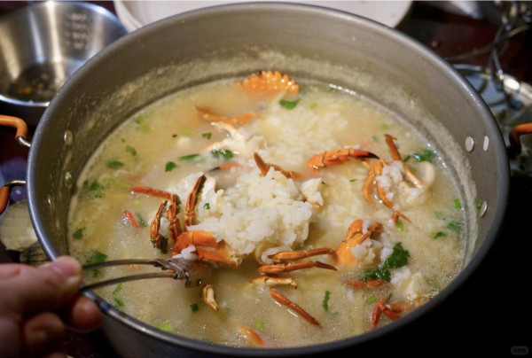 西貢淪陷？小紅書瘋傳「免費海鮮放題」即捉即食 網民笑稱造就白車經濟：搵命博