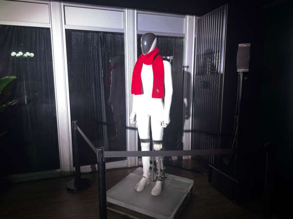 現場直擊 XPeng 小鵬香港科技日 2040 年滿天都係飛行器？即睇陸地航母細節圖